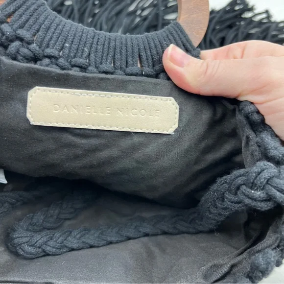 DANIELLE NICOLE Crochet Crossbody Purse Black Macrame Fringed w/Wood Handles - Picture 7 of 10
